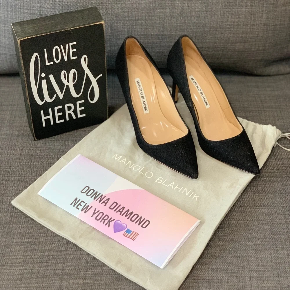 MANOLO BLAHNIK SHIMMER PUMP👠👠
Almost NEW!!!🥰 - Picture 1 of 8